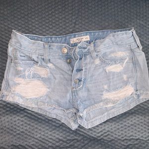 Abercrombie & Fitch distressed size 4 light blue Jean short